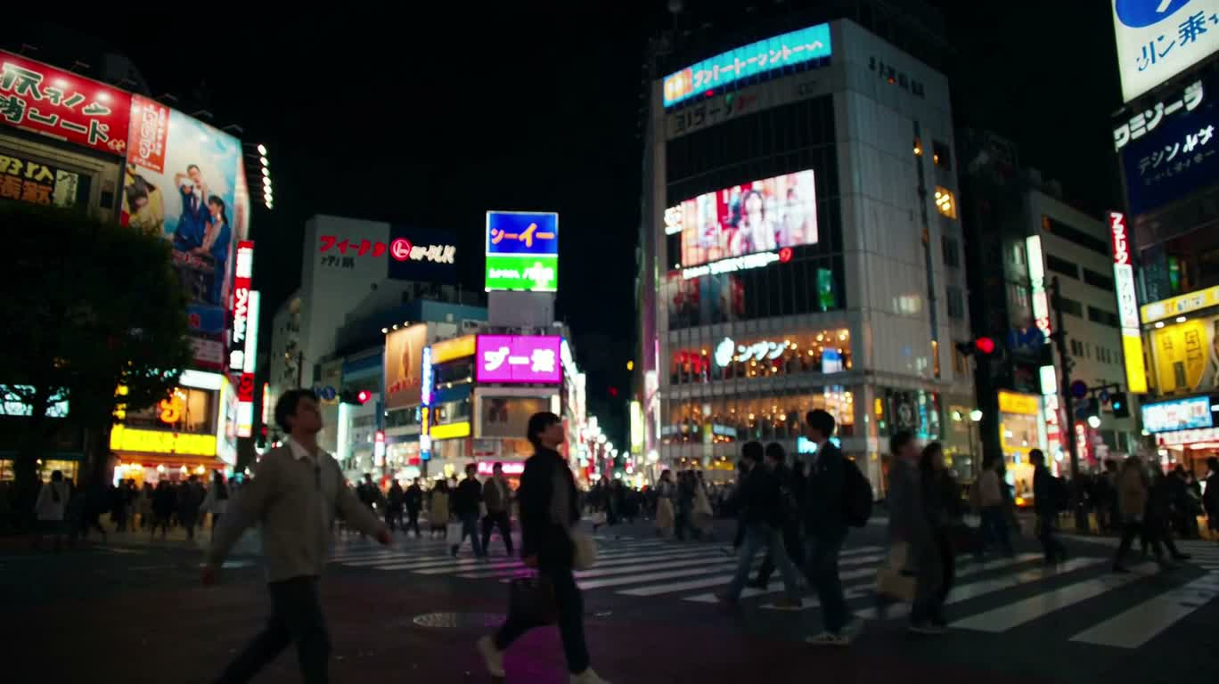 Promenade à Shibuya par une nuit de pluie
