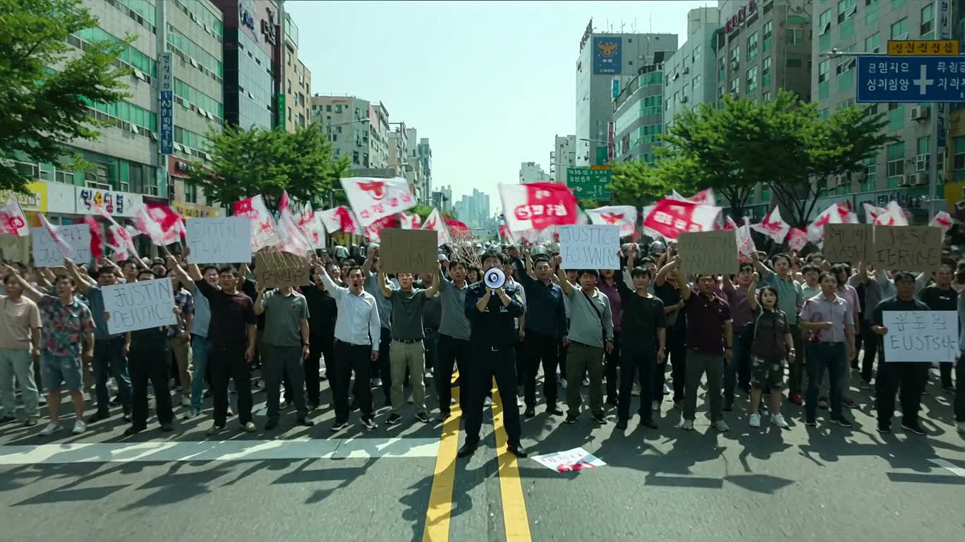 Biểu tình mất kiểm soát: quyền lực lạnh lùng đứng nhìn