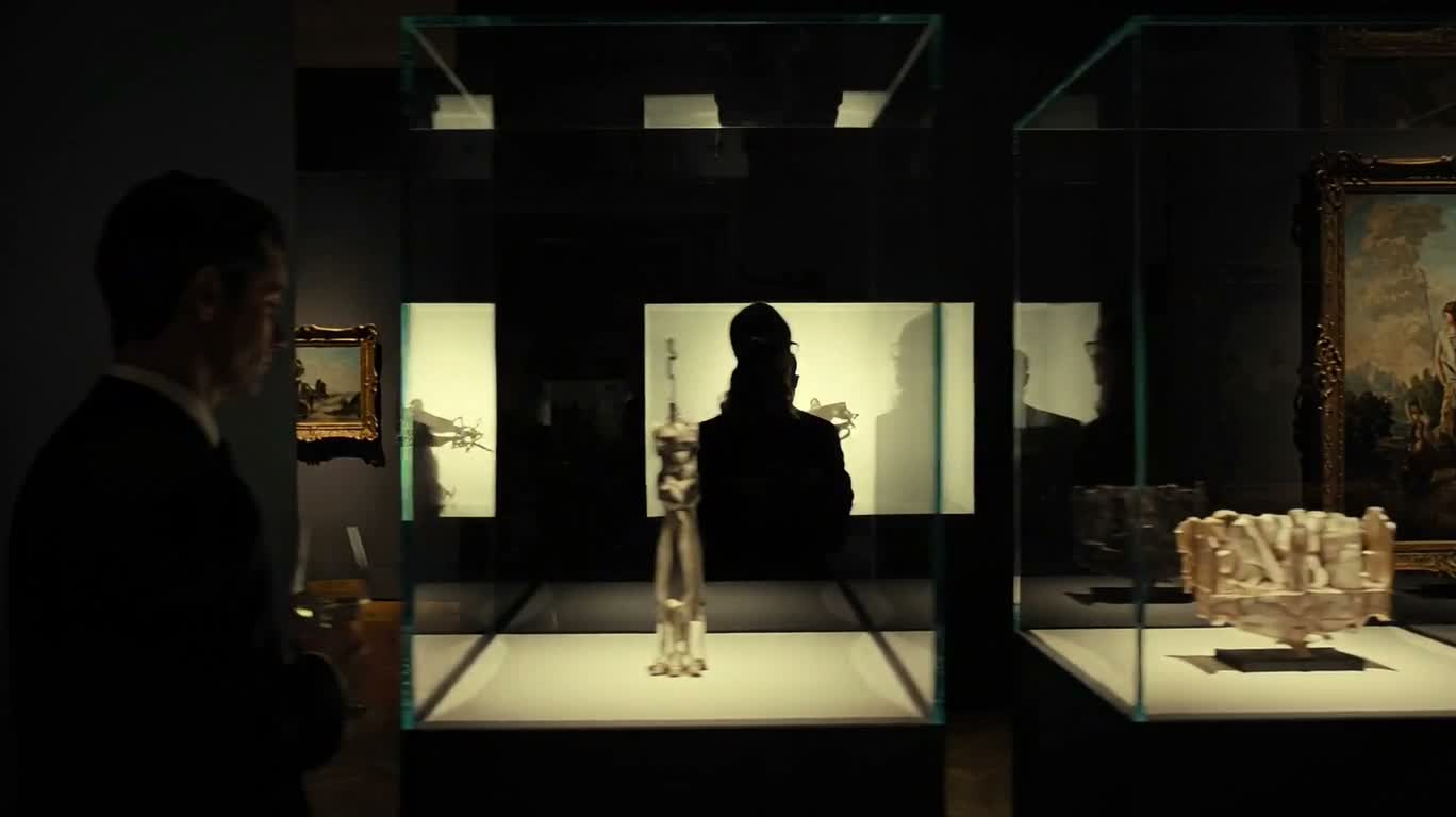 美术馆开幕之夜 — AI video creation