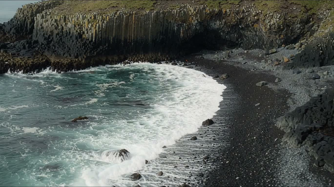 Marée de la baie de basalte — AI video creation