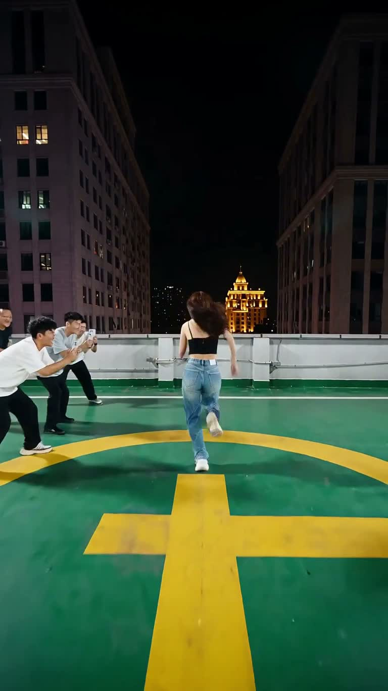 夜 rooftop 彩虹回弹极限挑战