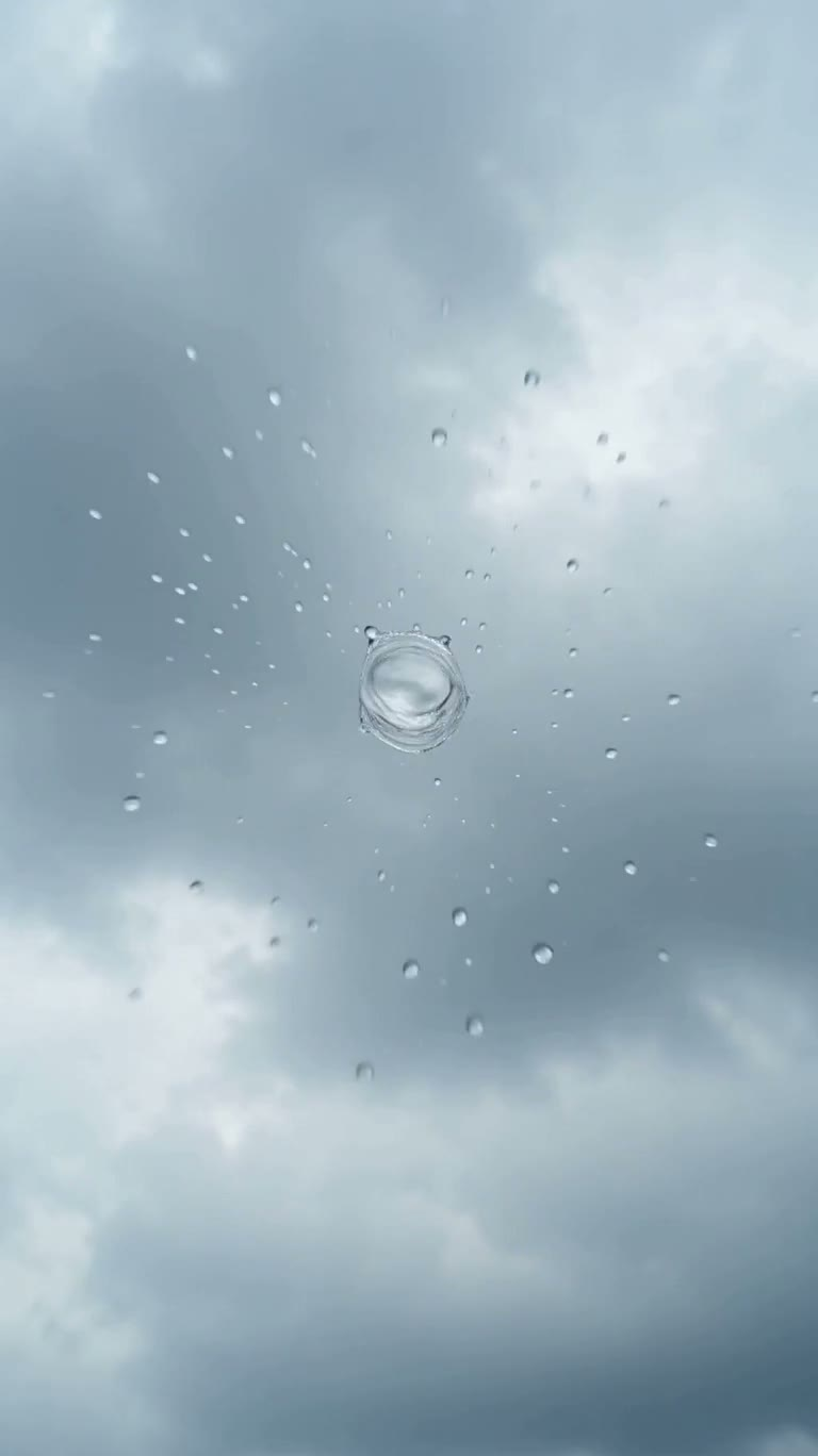 雨滴坠落与无声悲伤
